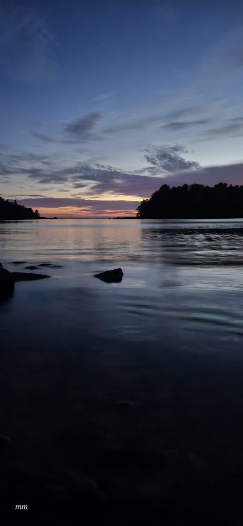 Tyyni ilta Eidisvikenissä.
